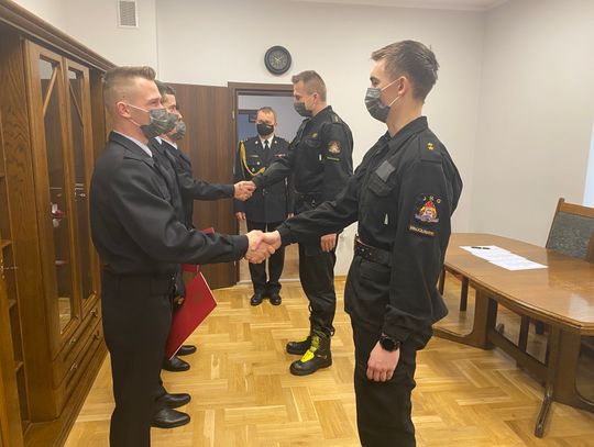 Nowo przyjęci strażacy złożyli ślubowanie w Komendzie Miejskiej Państwowej Straży Pożarnej