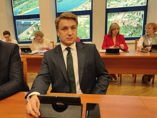 Nowy radny Jakub Woźnikowski złożył dziś ślubowanie