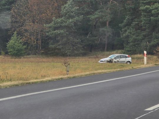 Od soboty stoi na polu przy drodze krajowej nr 91. Co się wydarzyło?