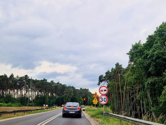 Ogromne korki na "wylotowce" z Włocławka. Wprowadzono ruch wahadłowy