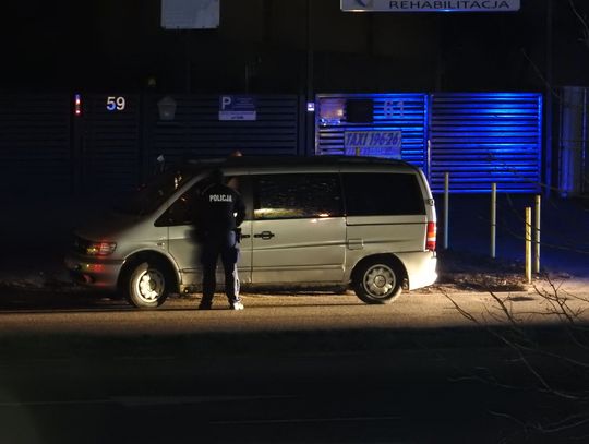 Okradli sklep i wracali z łupem. Wpadli we Włocławku na ul. Kruszyńskiej