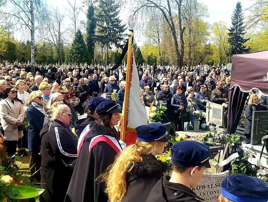 Ostatnie pożegnanie Jarosława Hupało. Setki osób na pogrzebie
