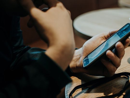 Oszuści nie próżnują. Nowe przekręty "na wnuczka"-udają krewnego zakażonego COVID-19! 