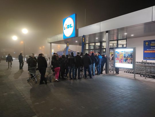 Otwarcie nowego sklepu Lidl we Włocławku przyciągnęło tłumy klientów [video]