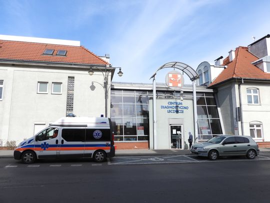 Pacjent z kwarantanny wszedł do Centrum Diagnostyczno-Leczniczego. 10 osób z personelu medycznego wyłączonych z pracy!