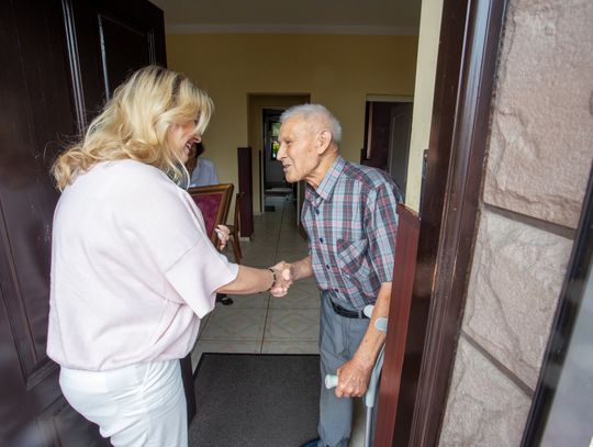 Pan Edward z Włocławka ma 100 lat, podobnie jak Pani Bronisława z Bobrownickiego Pola
