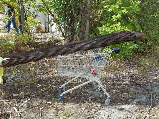 Pijany 48-latek niósł grzejnik przez centrum Włocławka. Wcześniej skradł go z jednego z domów