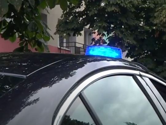 Pijany dziadek opiekował się 5-letnim wnukiem. Pracownicy MOPR wezwali policję