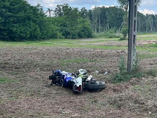 Motocyklista, który uderzył w słup w Cypriance trafił do szpitala. Miał 1,3 promila