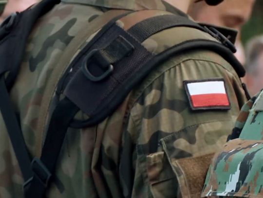 Pijany żołnierz uderzył w nieoznakowany wóz policyjny. Stanie przed sądem