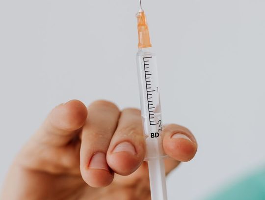 Po szczepieniu zachorowała na covid. Lekarz: "We Wzorcowni szczepią na ilość..."