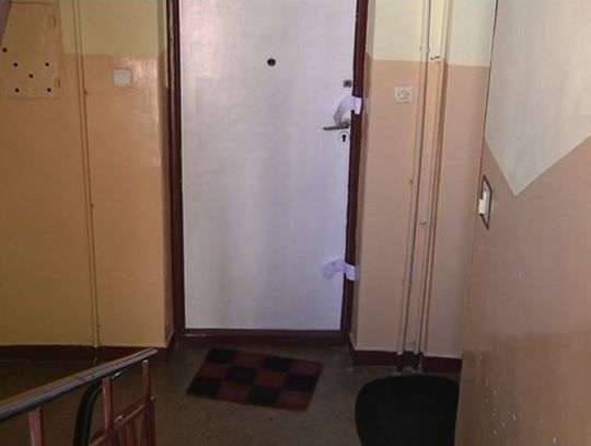 Pobił kolegę i uciekł do domu. Policja znalazła w jego mieszkaniu amunicję i narkotyki