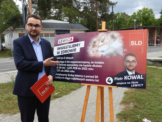 Pod szpitalem we Włocławku kandydat Lewicy do Sejmu przedstawiał dziś swoje pomysły na uzdrowienie Służby Zdrowia