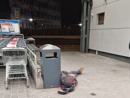 Policja apeluje - dzwońcie, gdy widzicie narażonych na wychłodzenie organizmu