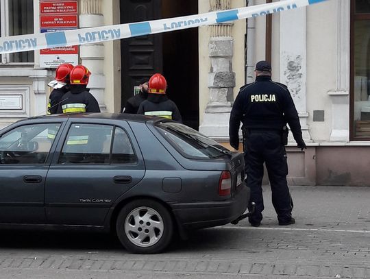 Policja bezsilna wobec "bombiarzy". Komendant Główny prosi media o...