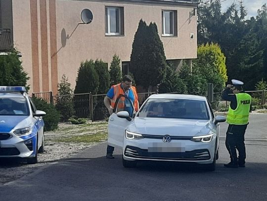 Policja i PKP na przejeździe kolejowym w Lubaniu. Edukowali kierowców