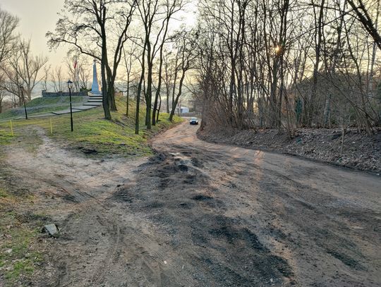 Policja na prośbę urzędników ratusza pilnowała ruchu na ul. Lipnowskiej. Posypały się mandaty 