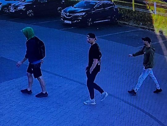 Policja poszukuje osób ze zdjęcia w związku z kradzieżą w gm. Fabianki