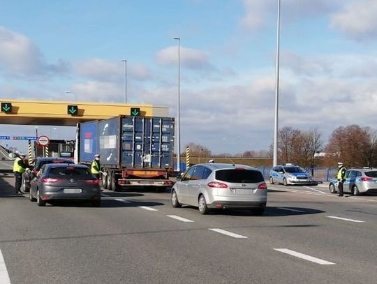 Policja sprawdziła 378 kierowców poruszających się autostradą, we Włocławku zatrzymano prawa jazdy