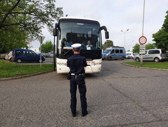 Policja zachęca do zgłaszania do kontroli autokarów przed wakacyjnymi wyjazdami. Jak to zrobić?