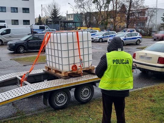 Policjanci nie uwierzyli w tłumaczenia o nadwyżce płynu w cysternie 