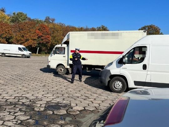 Policjanci przeprowadzili 840 kontroli drogowych. Zwracali uwagę na oświetlenie pojazdów
