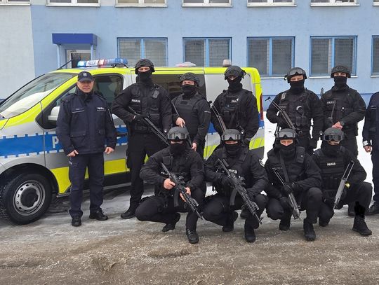 Grupy Szybkiego Reagowania z KMP we Włocławku z nowym radiowozem i wyposażeniem