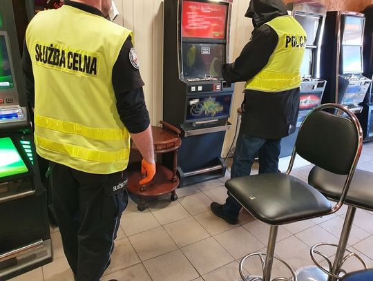 Policjanci z Włocławka ujawnili nielegalne automaty do gier hazardowych w centrum miasta