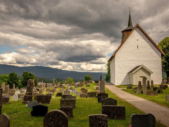 Pomniki nagrobne – na co zwrócić uwagę przy wyborze nagrobka?