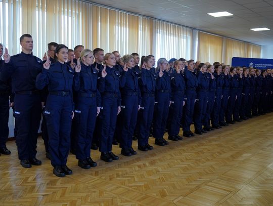Ponad 60 policjantów złożyło ślubowanie. 8 z nich trafi do Włocławka