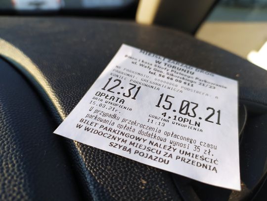 Porównujemy wysokość kar za brak biletu w Strefie Płatnego Parkowania w Toruniu, Płocku i Włocławku. Ogromne dysproporcje