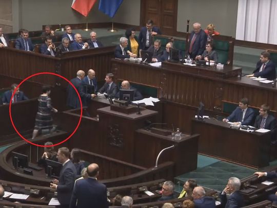 Posłanka Borowiak nie tyko selekcjonuje media, jak widać ustawia też głosowania ;)