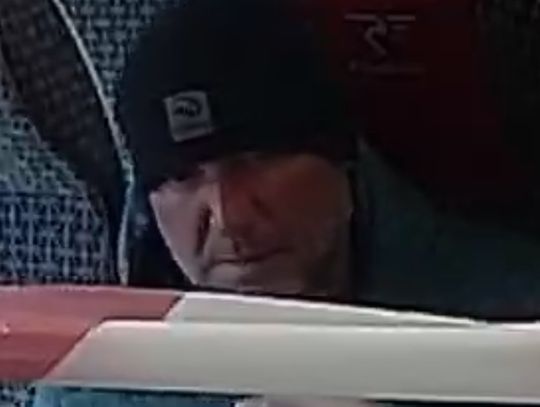 Poszukiwany mężczyzna ze zdjęcia. Wysiadł na stacji Włocławek-Brzezie