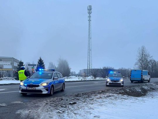 Potrącenie na DK 10. 27-latek nie zauważył idącej poboczem kobiety Potrącenie na DK 10. 27-latek nie zauważył idącej poboczem kobiety