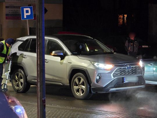 Potrącenie na ulicy P.O.W. we Włocławku. Kobieta trafiła do szpitala