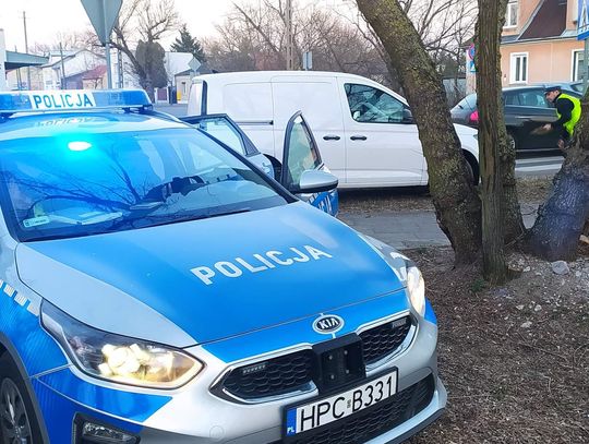 Potrącenie pieszej na ul. Wiejskiej. Kobieta trafiła do szpitala