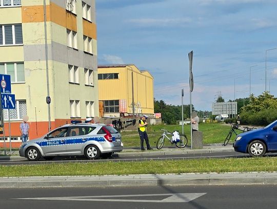 Potrącenie rowerzystki na rondzie na ul. Kruszyńskiej