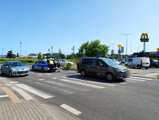 Potrącenie rowerzystki we Włocławku. Ruch na ul. Okrzei był utrudniony