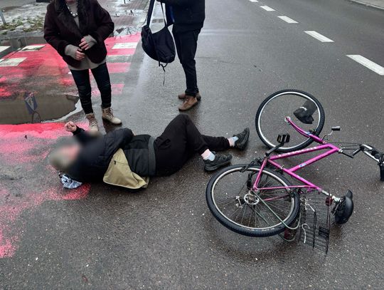 Potrącenie rowerzysty na ul. Kaliskiej. Poszkodowanego zabrało pogotowie Potrącenie rowerzysty na ul. Kaliskiej. Poszkodowanego zabrało pogotowie