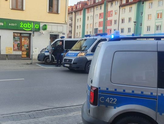 Co stało się pod Żabką na P.O.W.? Miało dojść do próby samobójczej.