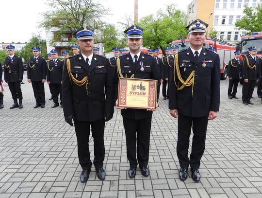Powiatowe Obchody Dnia Strażaka. Awansowało 27 strażaków