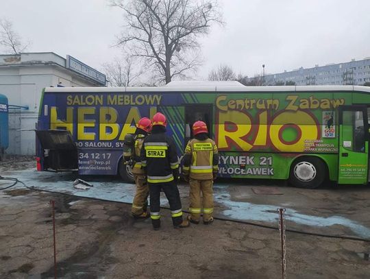 Pożar autobusu w zajezdni, służby ustalają przyczyny