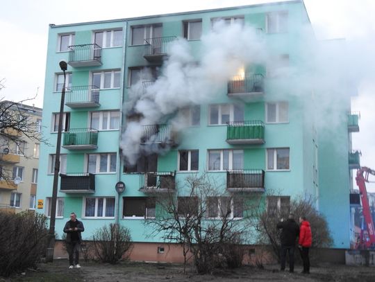 Pożar bloku przy ul. Dziewińskiej. Znaleziono zwęglone zwłoki