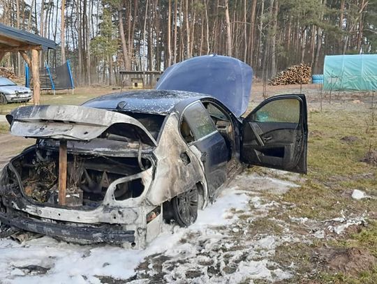 Pożar BMW w miejscowości Lisek. Straty wyceniono na 15 000 zł