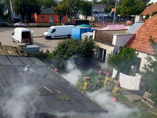 Pożar budynku gospodarczego przy ul. Łanieszczyzna. Trwa akcja dogaszania