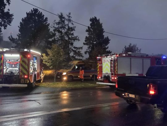 Pożar budynku przy ul. Kapitulnej. Na miejscu kilka zastępów straży pożarnej
