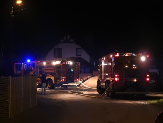 Pożar budynku przy ulicy Żelazne Wody. W akcji gaśniczej brały udział dwa zastępy straży pożarnej