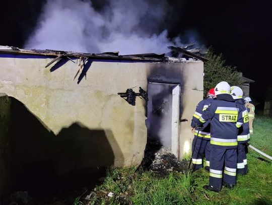 Pożar pustostanu w regionie. W akcji brało udział kilka zastępów straży