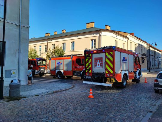 Pożar na poddaszu budynku przy ulicy Towarowej