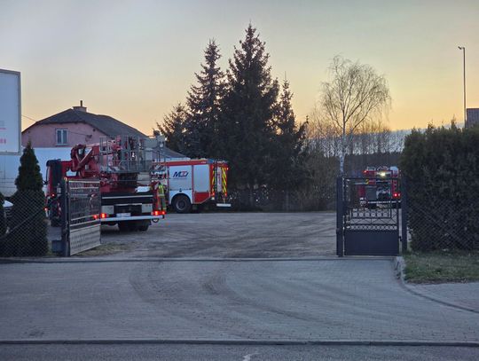 Pożar piwnicy przy ul. Obwodowej. Na miejsce ruszyły trzy zastępy straży